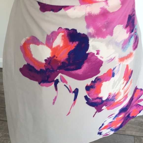 Flowery skirt size 4 - Picture 5 of 8